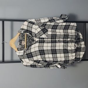Como Vintage size medium women's plaid shirt